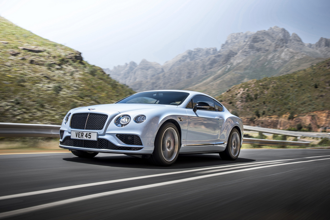 As principais atualizações no Continental GT foram feitas no motor 6,0 litros W12 twin-turbo com 590cv e 720Nm de binário As principais atualizações no Continental GT foram feitas no motor 6,0 litros W12 twin-turbo com 590cv e 720Nm de binário