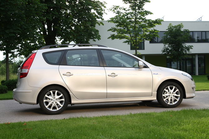 Hyundai i30cw 1.6 CRDi VGT 128hp Style CPF A/T Hyundai i30cw 1.6 CRDi VGT 128hp Style CPF A/T