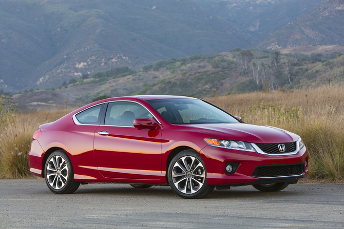 Like the previous generation, it is available as a coupe and sedan Like the previous generation, it is available as a coupe and sedan