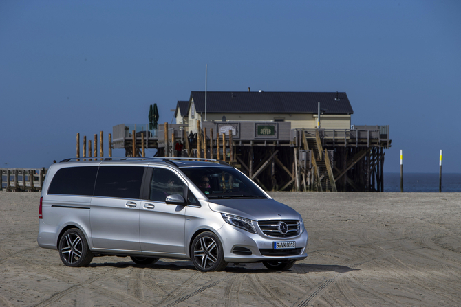 Mercedes-Benz V 220 CDI Avantgarde Standard Mercedes-Benz V 220 CDI Avantgarde Standard