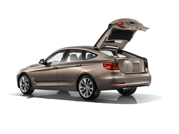 A traseira tem o design de um fastback A traseira tem o design de um fastback