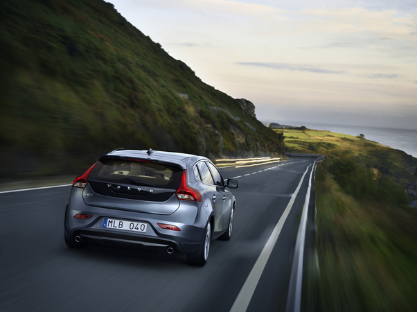Volvo Officially Unveils V40 with Specs Volvo Officially Unveils V40 with Specs