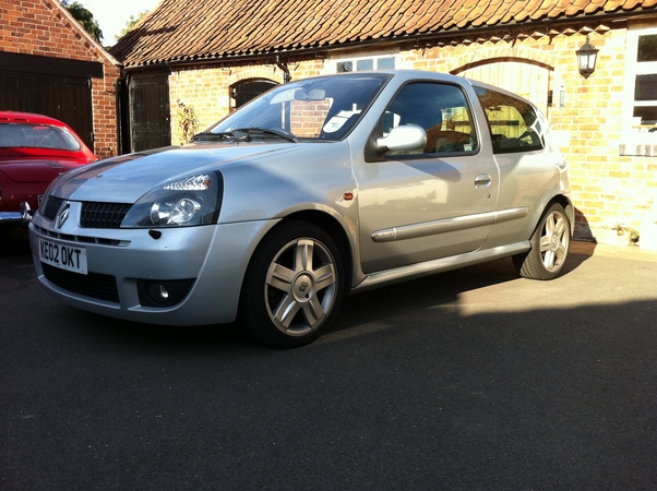 Renault Clio Renault Sport 2.0 16v Renault Clio Renault Sport 2.0 16v