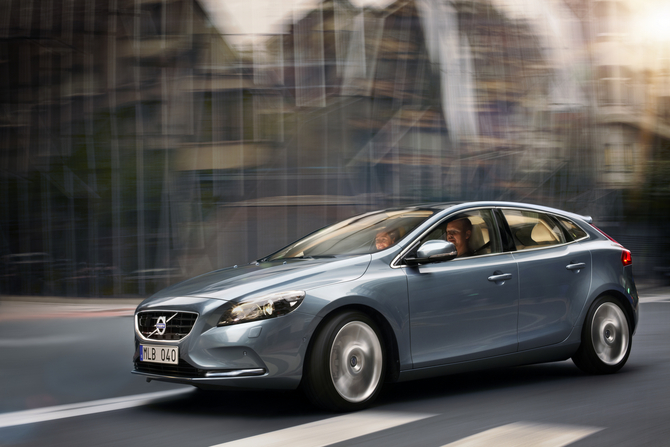 Volvo Officially Unveils V40 with Specs Volvo Officially Unveils V40 with Specs