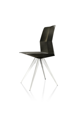 The chair weighs just 2.2kg (4.85lbs) The chair weighs just 2.2kg (4.85lbs)