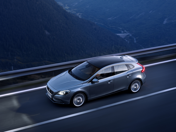 Volvo Officially Unveils V40 with Specs Volvo Officially Unveils V40 with Specs