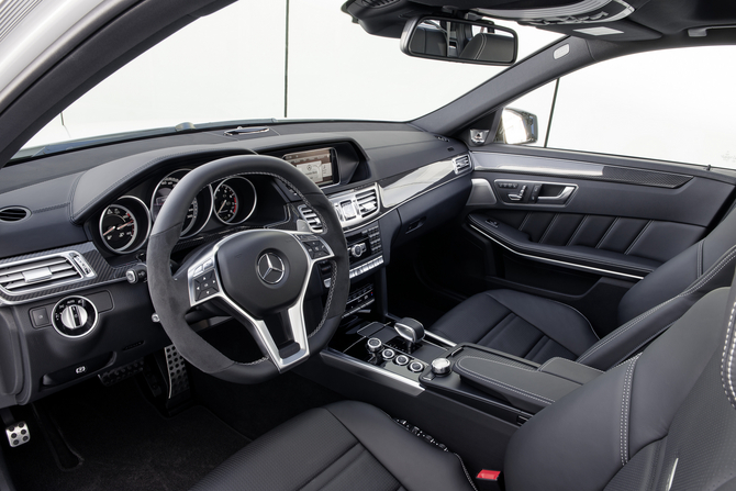 Versões S recebem um volante parcialmente em Alcantara Versões S recebem um volante parcialmente em Alcantara