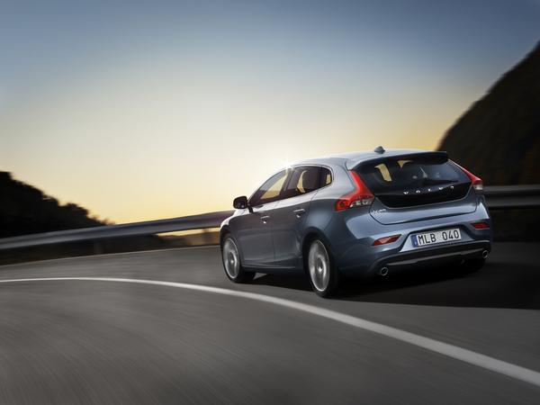 Volvo Officially Unveils V40 with Specs Volvo Officially Unveils V40 with Specs