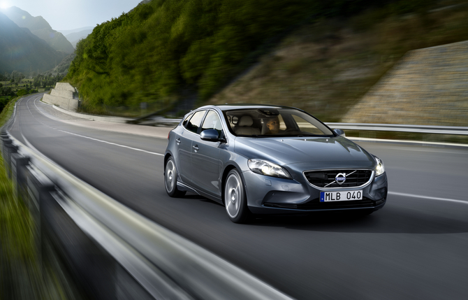 Volvo lança oficialmente o modelo V40 Volvo lança oficialmente o modelo V40
