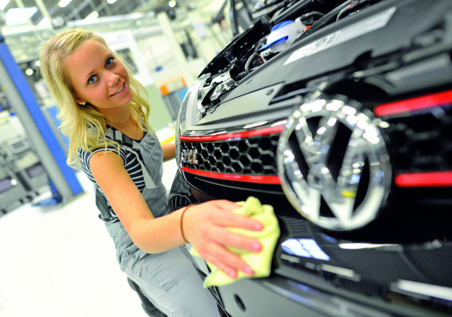 Esta é a quinta vez que a VW dá aos seus aprendizes a oportunidade de trabalharem no seu próprio GTI Esta é a quinta vez que a VW dá aos seus aprendizes a oportunidade de trabalharem no seu próprio GTI