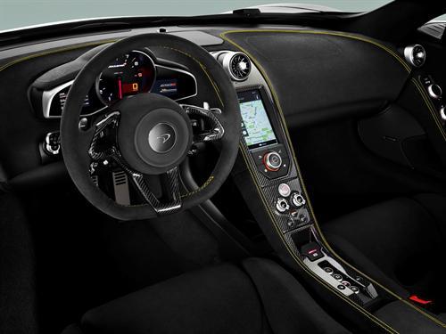 O interior também inclui os mais recentes desenvolvimentos tecnológicos da McLaren O interior também inclui os mais recentes desenvolvimentos tecnológicos da McLaren