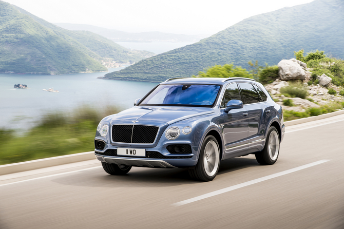 O Bentayga Diesel vai estar equipado pelo novo motor V8 turbo de 4.0 litros e 32 válvulas com 435cv e 900Nm de binário O Bentayga Diesel vai estar equipado pelo novo motor V8 turbo de 4.0 litros e 32 válvulas com 435cv e 900Nm de binário