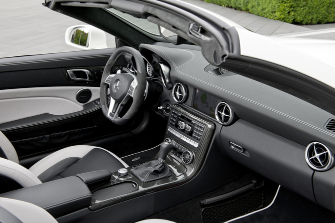 New SLK 55 AMG Hopes to Blend High Power and High Efficiency New SLK 55 AMG Hopes to Blend High Power and High Efficiency