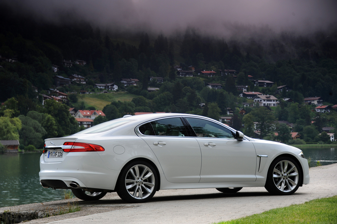 Jaguar XF 3.0 V6 D AT Jaguar XF 3.0 V6 D AT