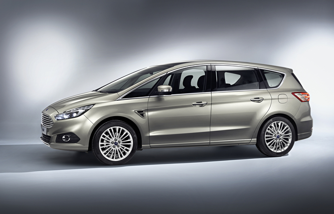 The two most powerful versions of the diesel range will be optionally available with an all-wheel drive system The two most powerful versions of the diesel range will be optionally available with an all-wheel drive system