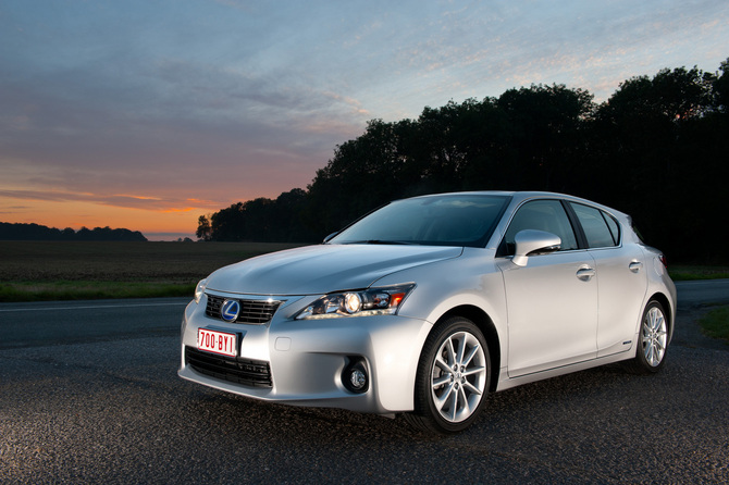 The Lexus CT200h is among the most fuel efficient luxury cars in the US with 43mpg city and 40mpg highway economy The Lexus CT200h is among the most fuel efficient luxury cars in the US with 43mpg city and 40mpg highway economy
