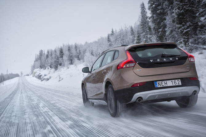 Volvo V40 D4 Momentum CC Cross Country Volvo V40 D4 Momentum CC Cross Country