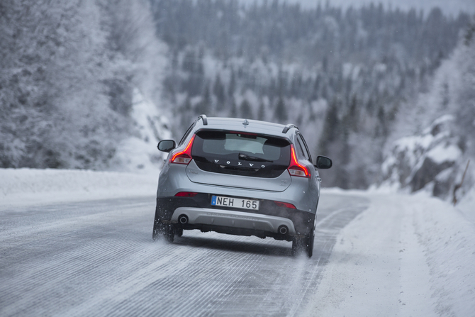 Volvo V40 T5 Kinetic Geartronic CC Cross Country Volvo V40 T5 Kinetic Geartronic CC Cross Country