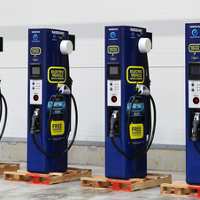 Nissan Begins Giving Out 400 Electric Car Chargers in Europe