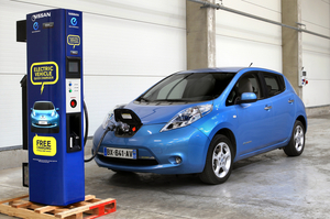 Nissan Begins Giving Out 400 Electric Car Chargers in Europe