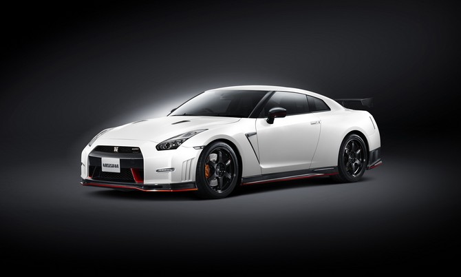 It gets a carbon fiber body kit It gets a carbon fiber body kit