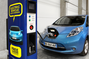Nissan Begins Giving Out 400 Electric Car Chargers in Europe
