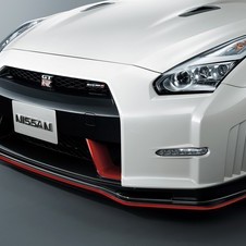 The front has a carbon fiber bumper and under engine strake