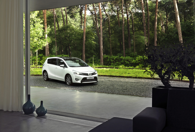 The styling borrows from the Prius The styling borrows from the Prius