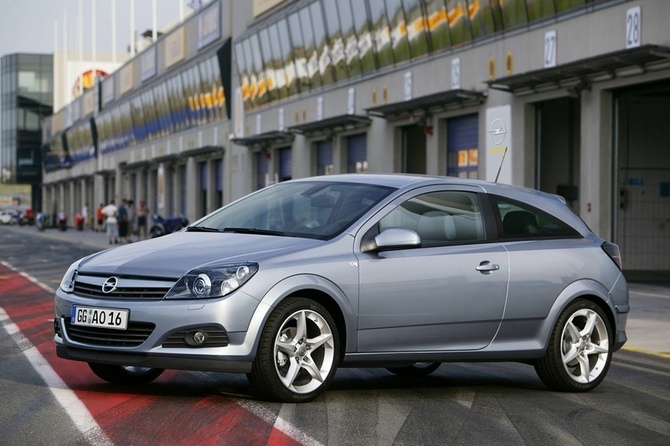 Opel Astra GTC 1.9 CDTI ECOTEC Opel Astra GTC 1.9 CDTI ECOTEC