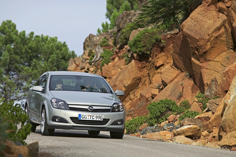 Opel Astra GTC 1.9 CDTI ECOTEC :: 2 photos and 63 specs :: autoviva ...