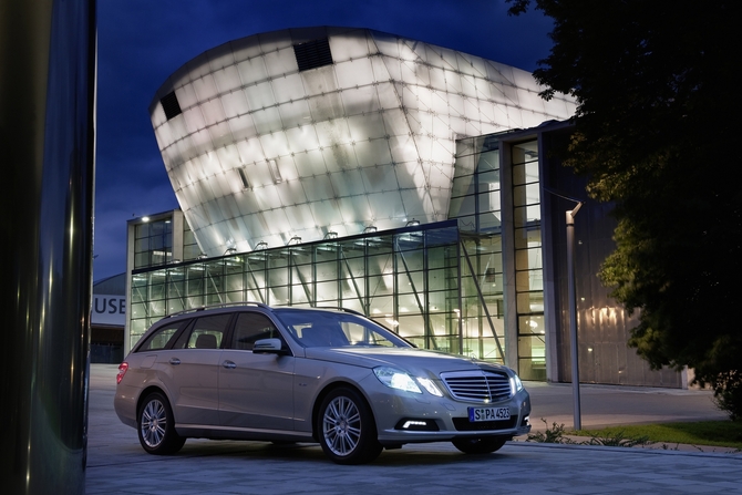 Mercedes-Benz E 300 CDI BlueEfficiency T-Modell Mercedes-Benz E 300 CDI BlueEfficiency T-Modell