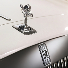 Trim is done in brushed aluminum and chrome Trim is done in brushed aluminum and chrome