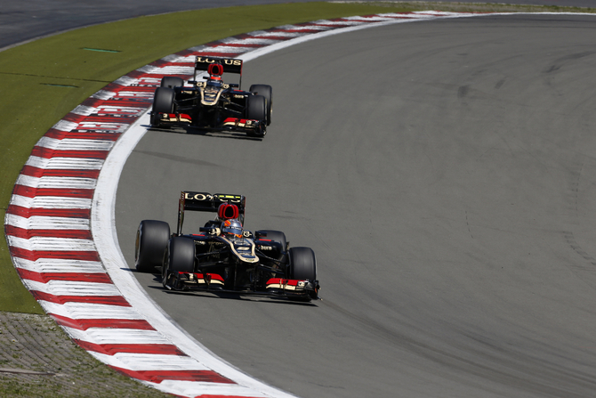 No Grande Prémio da Alemanha os dois pilotos terminaram em segundo e terceiro lugar No Grande Prémio da Alemanha os dois pilotos terminaram em segundo e terceiro lugar