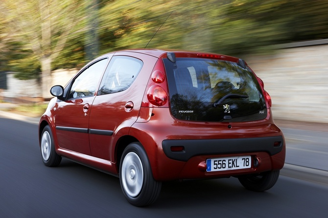 Peugeot 107 Trendy 1.0i 2 Tronic 09 Peugeot 107 Trendy 1.0i 2 Tronic 09
