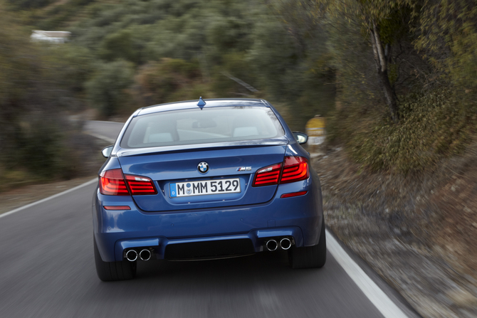 2012 BMW M5 Brings Ton of Tech to Super Saloon 2012 BMW M5 Brings Ton of Tech to Super Saloon