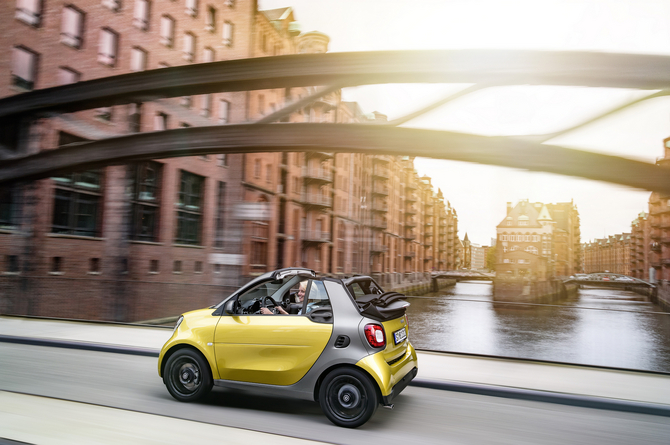 In terms of the fortwo cabrio engine receives the same range as the coupé with 71hp and 90hp turbo versions In terms of the fortwo cabrio engine receives the same range as the coupé with 71hp and 90hp turbo versions