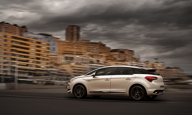 Citroën DS5 und C5 werden sparsamer Citroën DS5 und C5 werden sparsamer