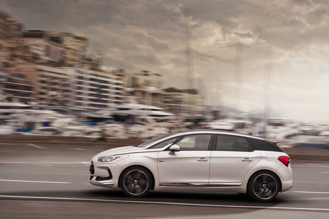 Citroën DS5 und C5 werden sparsamer Citroën DS5 und C5 werden sparsamer