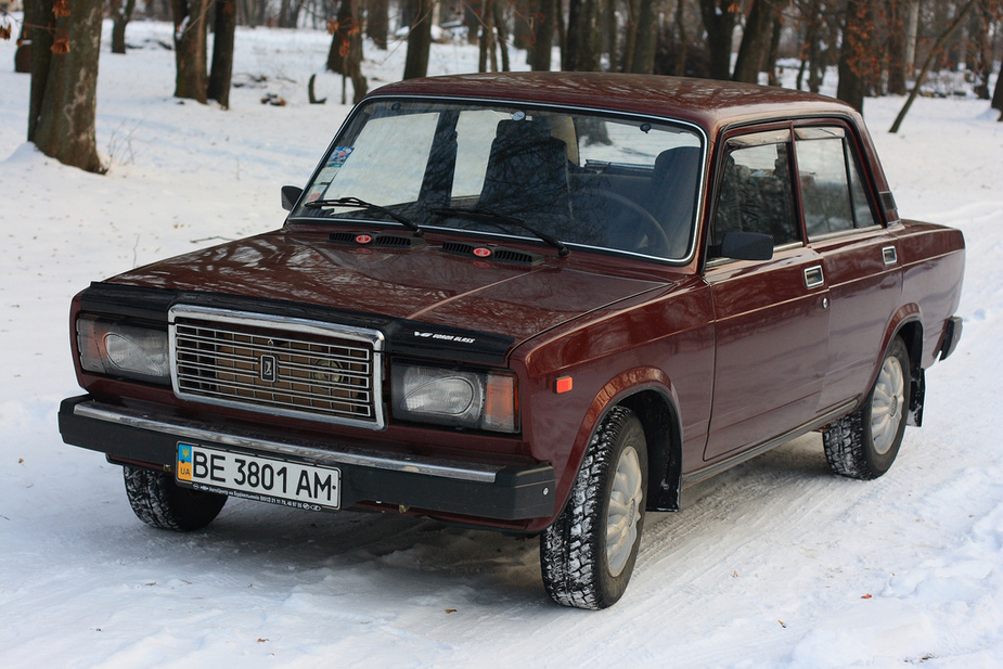 VAZ Lada 2107 basic info spec rating