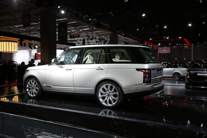 Land Rover reveals new Range Rover Land Rover reveals new Range Rover