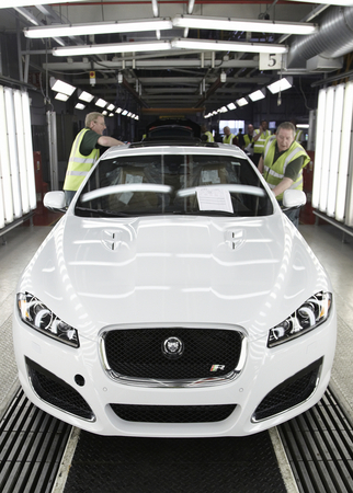 A Jaguar Land Rover é a maior empregadora na indústria automóvel do Reino Unido A Jaguar Land Rover é a maior empregadora na indústria automóvel do Reino Unido