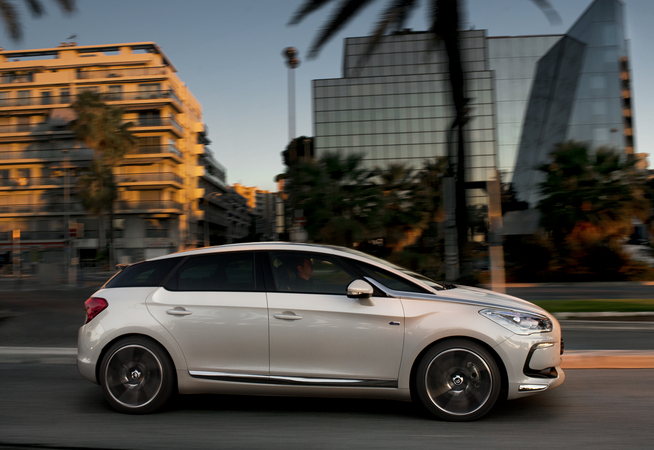 Citroën DS5 und C5 werden sparsamer Citroën DS5 und C5 werden sparsamer