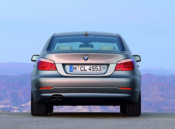 BMW 530i (E60) BMW 530i (E60)