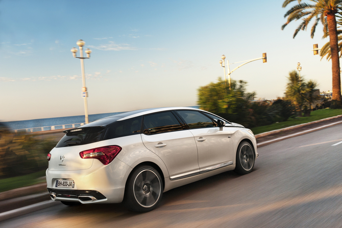 Citroën DS5 und C5 werden sparsamer Citroën DS5 und C5 werden sparsamer