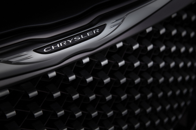Zoom in on the Chrysler 300C's grill Zoom in on the Chrysler 300C's grill