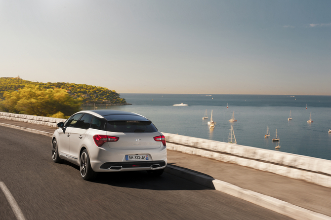 Citroën DS5 und C5 werden sparsamer Citroën DS5 und C5 werden sparsamer