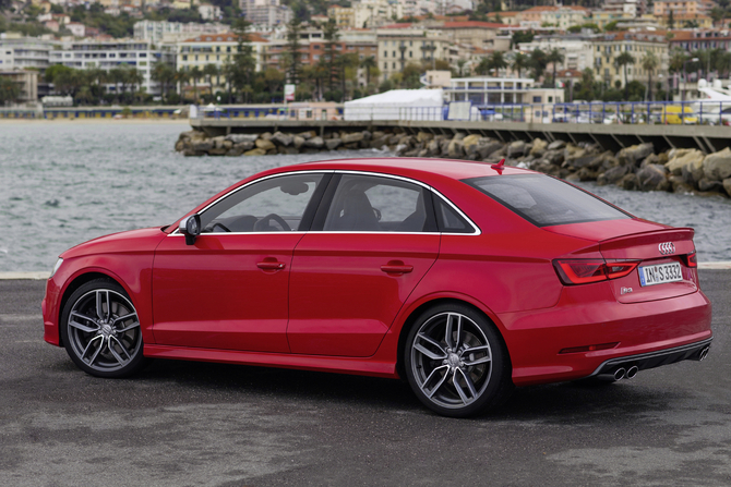Audi S3 Limousine 2.0 TFSI quattro Audi S3 Limousine 2.0 TFSI quattro