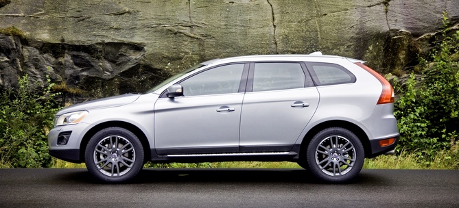 Volvo XC60 2.4D DRIVe FWD Momentum Volvo XC60 2.4D DRIVe FWD Momentum