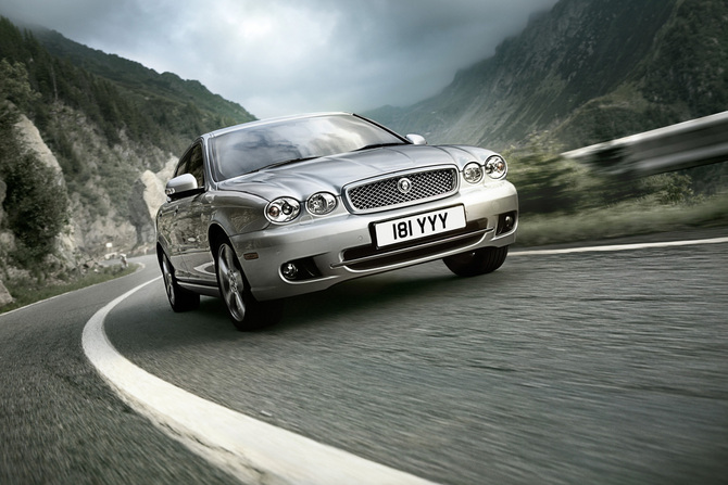 A última tentativa da Jaguar de competir com o BMW Série 3 foi o X-Type A última tentativa da Jaguar de competir com o BMW Série 3 foi o X-Type
