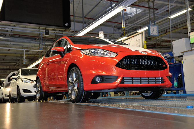 Versão está equipada com um motor 1.6 EcoBoost de 180cv Versão está equipada com um motor 1.6 EcoBoost de 180cv